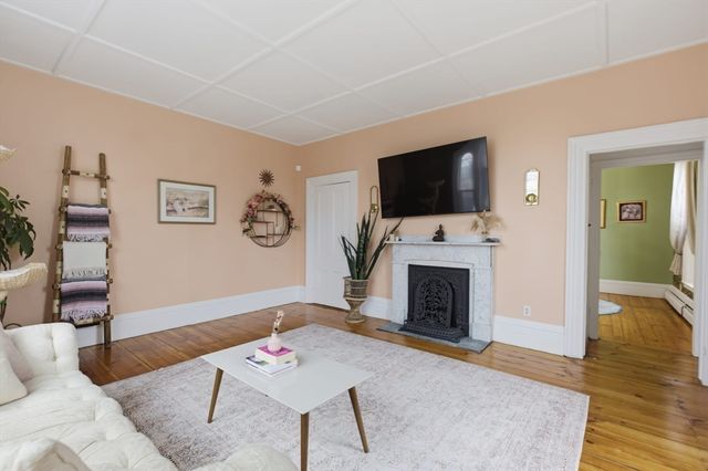 4 Mount Vernon St 3, Haverhill, MA 01830