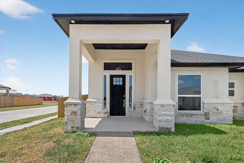 2701 Lannister, Corpus Christi, TX 78415 — photo 2