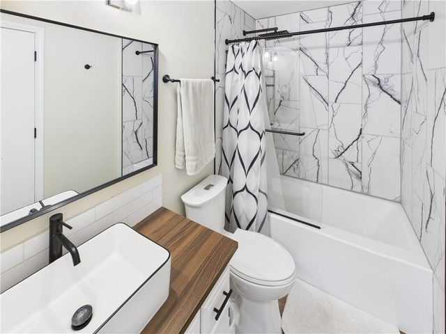 1009 Walnut Lane, Warrensburg, MO 64093