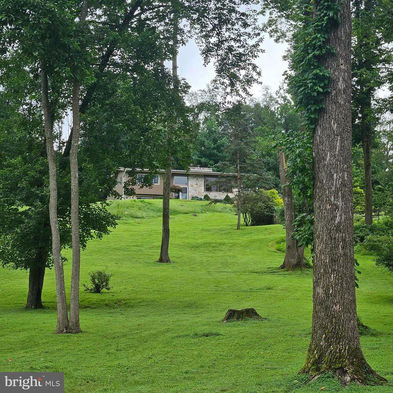 112 GRADYVILLE RD, Glen Mills, PA 19342