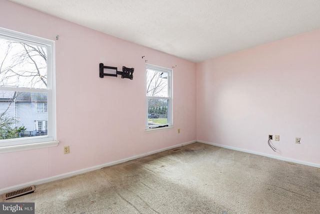 25 W PERPEN CT, Newark, DE 19702