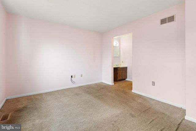 25 W PERPEN CT, Newark, DE 19702