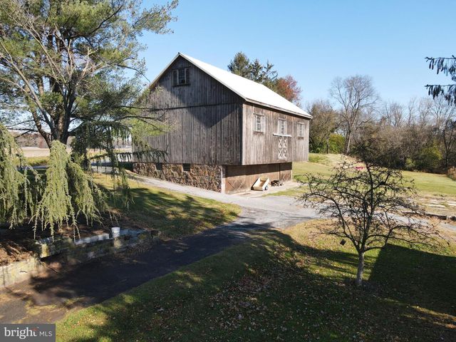 230 S HERTZLER RD, Elizabethtown, PA 17022