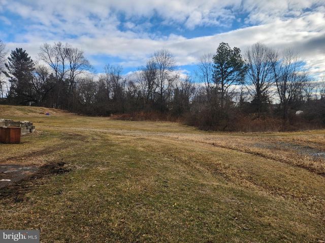 230 S HERTZLER RD, Elizabethtown, PA 17022