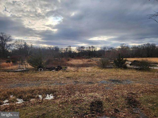 230 S HERTZLER RD, Elizabethtown, PA 17022