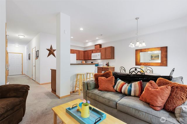 130 NE Miramar Circle, Bremerton, WA 98311