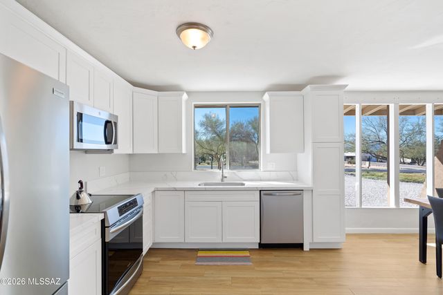 210 W Meadowbrook Drive, Oro Valley, AZ 85704