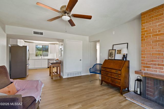 210 W Meadowbrook Drive, Oro Valley, AZ 85704