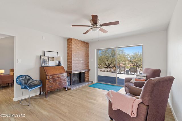 210 W Meadowbrook Drive, Oro Valley, AZ 85704