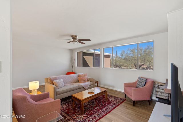 210 W Meadowbrook Drive, Oro Valley, AZ 85704