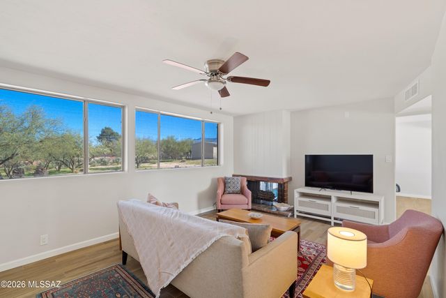 210 W Meadowbrook Drive, Oro Valley, AZ 85704