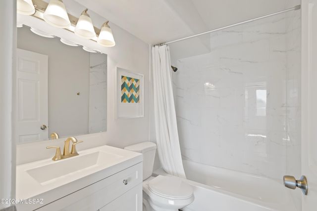 210 W Meadowbrook Drive, Oro Valley, AZ 85704