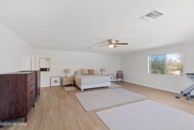 210 W Meadowbrook Drive, Oro Valley, AZ 85704