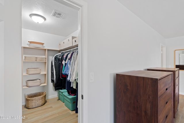 210 W Meadowbrook Drive, Oro Valley, AZ 85704