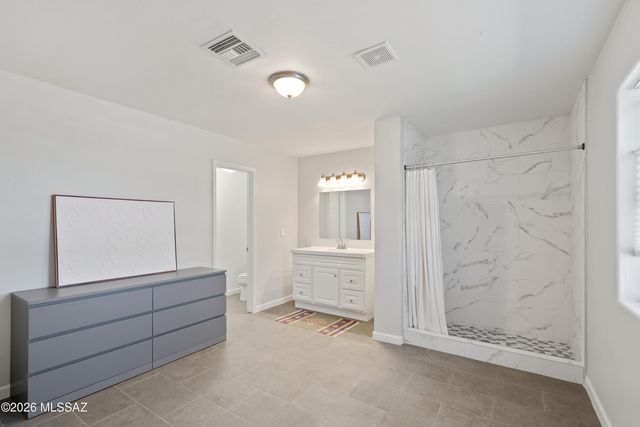 210 W Meadowbrook Drive, Oro Valley, AZ 85704