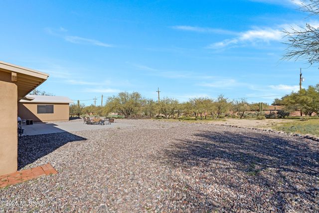 210 W Meadowbrook Drive, Oro Valley, AZ 85704