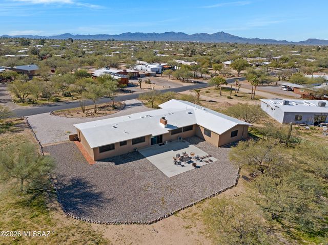 210 W Meadowbrook Drive, Oro Valley, AZ 85704