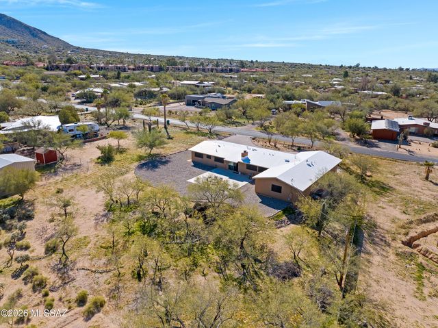 210 W Meadowbrook Drive, Oro Valley, AZ 85704
