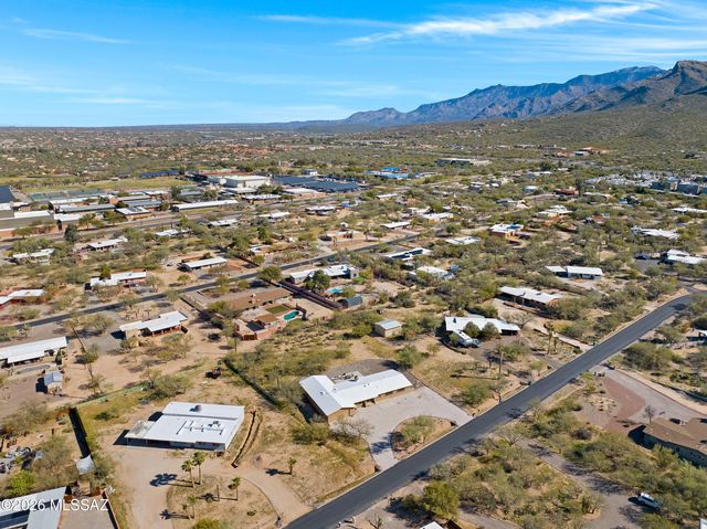 210 W Meadowbrook Drive, Oro Valley, AZ 85704