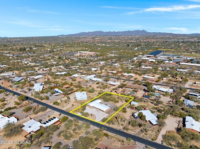 210 W Meadowbrook Drive, Oro Valley, AZ 85704