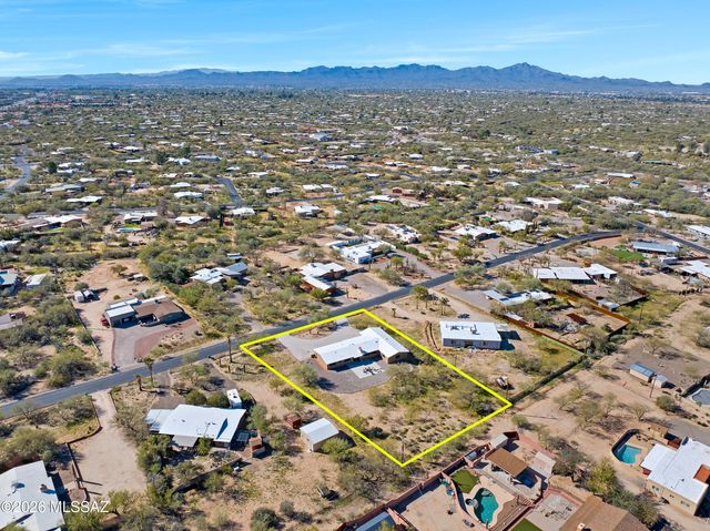 210 W Meadowbrook Drive, Oro Valley, AZ 85704