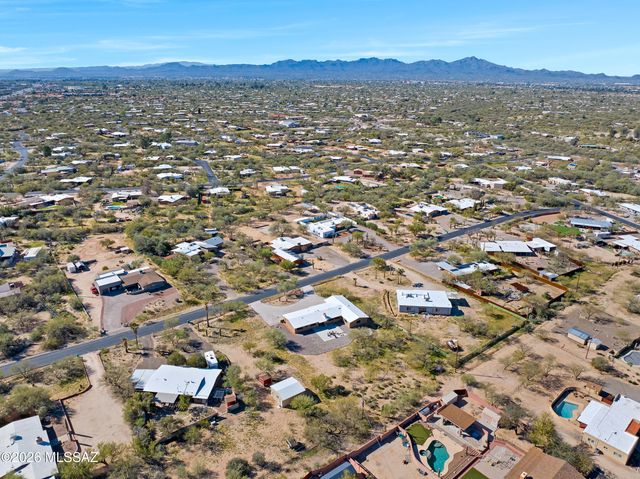 210 W Meadowbrook Drive, Oro Valley, AZ 85704