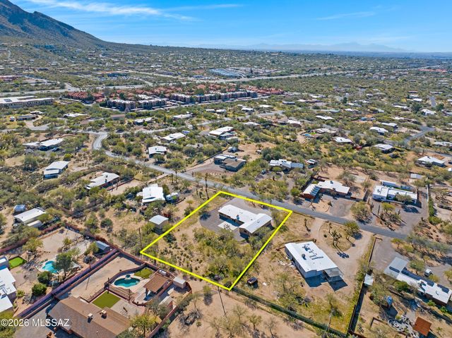 210 W Meadowbrook Drive, Oro Valley, AZ 85704