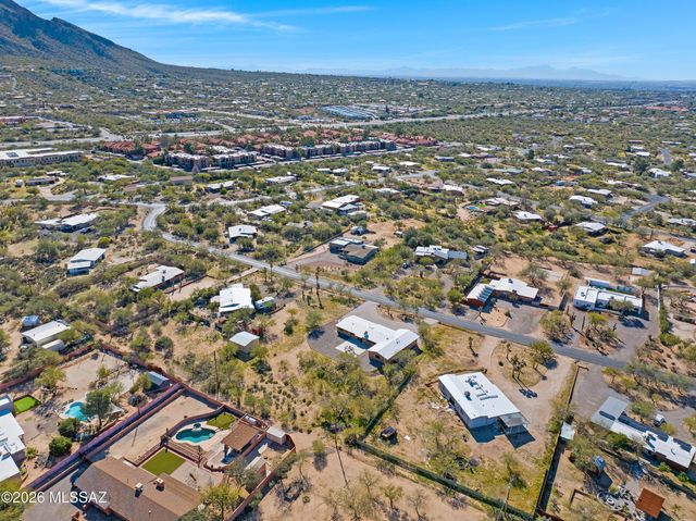 210 W Meadowbrook Drive, Oro Valley, AZ 85704