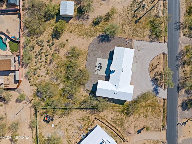 210 W Meadowbrook Drive, Oro Valley, AZ 85704