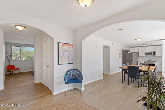 210 W Meadowbrook Drive, Oro Valley, AZ 85704