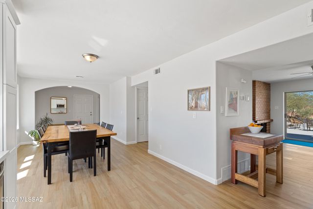 210 W Meadowbrook Drive, Oro Valley, AZ 85704