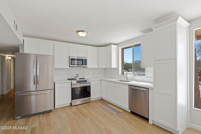 210 W Meadowbrook Drive, Oro Valley, AZ 85704