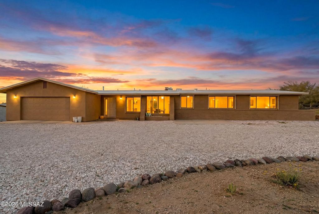 210 W Meadowbrook Drive, Oro Valley, AZ 85704