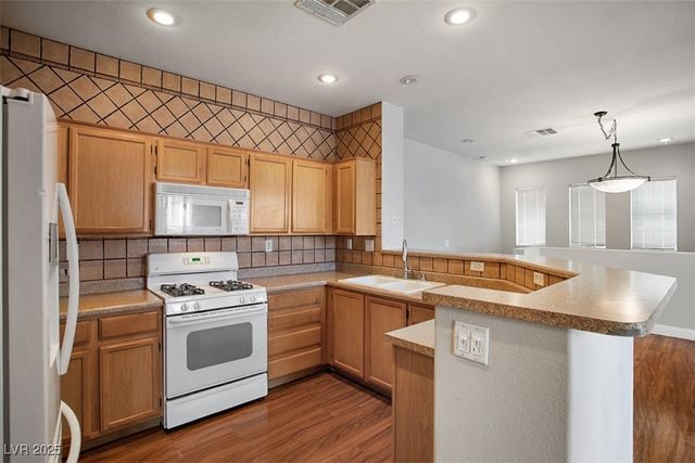 10221 Delray Beach Avenue 201, Las Vegas, NV 89129