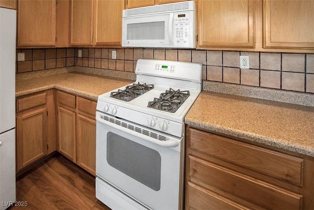 10221 Delray Beach Avenue 201, Las Vegas, NV 89129