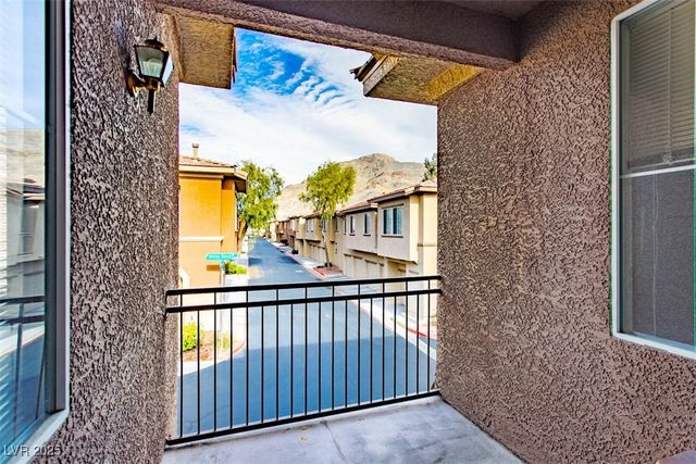 10221 Delray Beach Avenue 201, Las Vegas, NV 89129