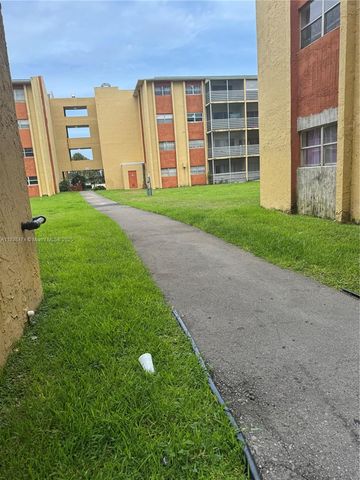 3610 NW 21st St 413, Lauderdale Lakes, FL 33311
