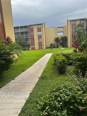 3610 NW 21st St 413, Lauderdale Lakes, FL 33311