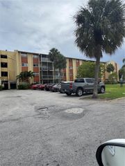 3610 NW 21st St 413, Lauderdale Lakes, FL 33311
