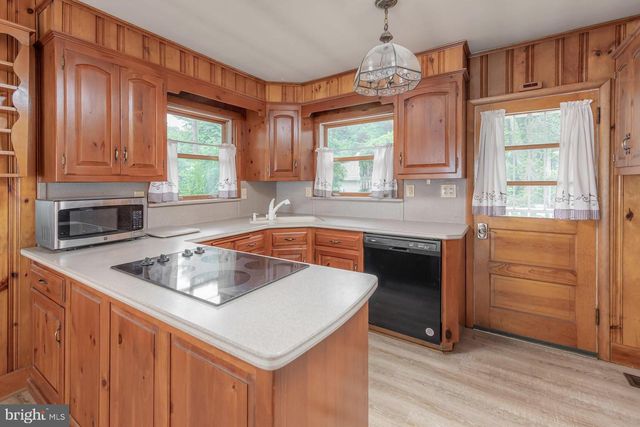 102 COLONIAL AVE, Pitman, NJ 08071