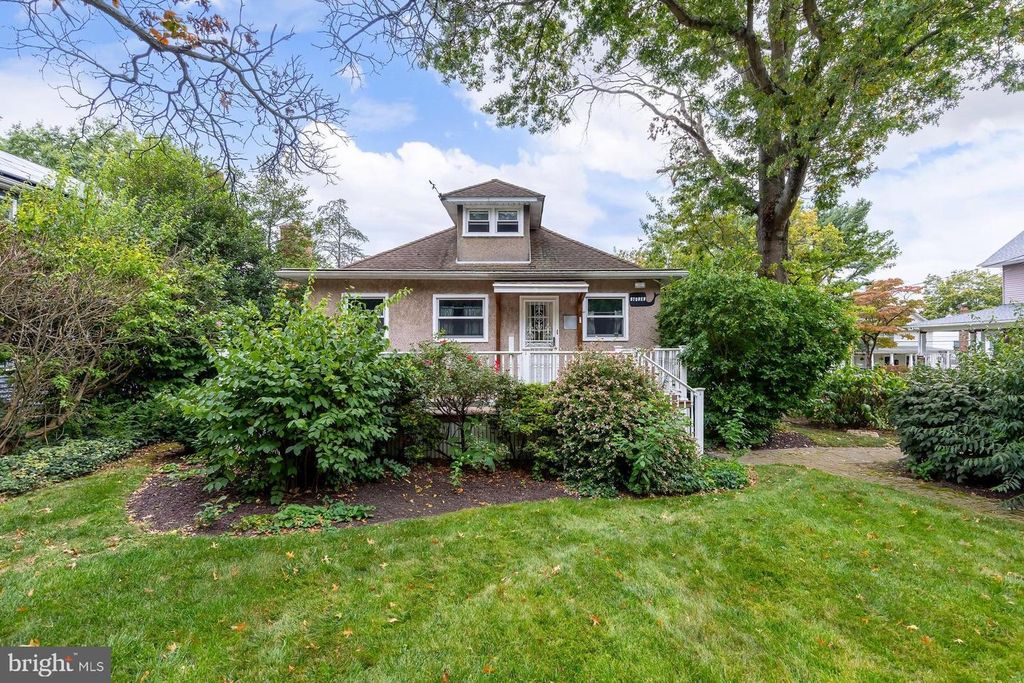 102 COLONIAL AVE, Pitman, NJ 08071