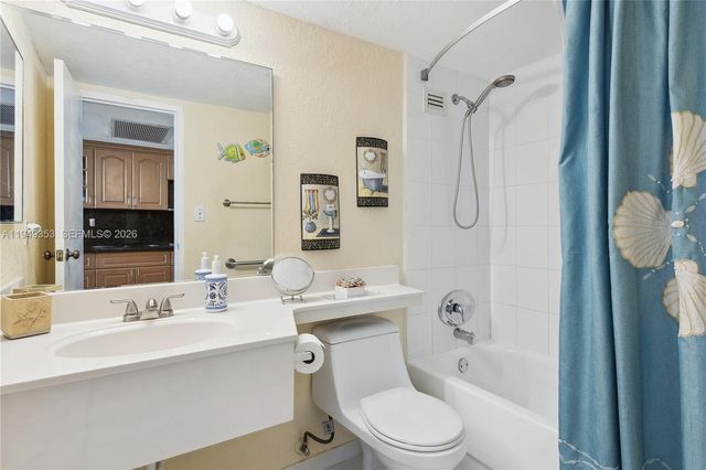 19201 Collins Avenue 612, Sunny Isles Beach, FL 33160