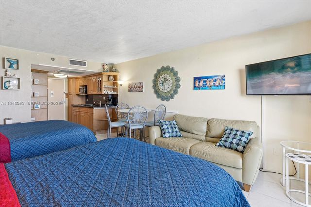19201 Collins Avenue 612, Sunny Isles Beach, FL 33160