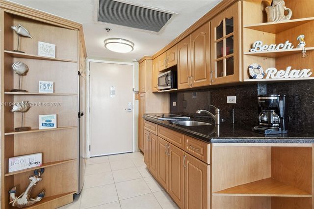 19201 Collins Avenue 612, Sunny Isles Beach, FL 33160