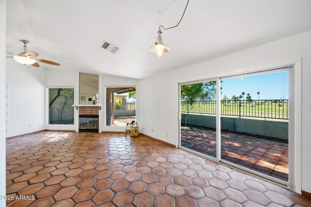4237 E SANDIA Street, Phoenix, AZ 85044