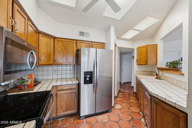 4237 E SANDIA Street, Phoenix, AZ 85044