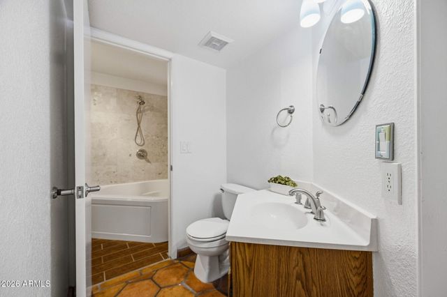 4237 E SANDIA Street, Phoenix, AZ 85044