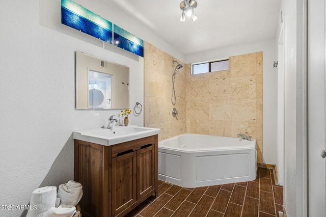 4237 E SANDIA Street, Phoenix, AZ 85044