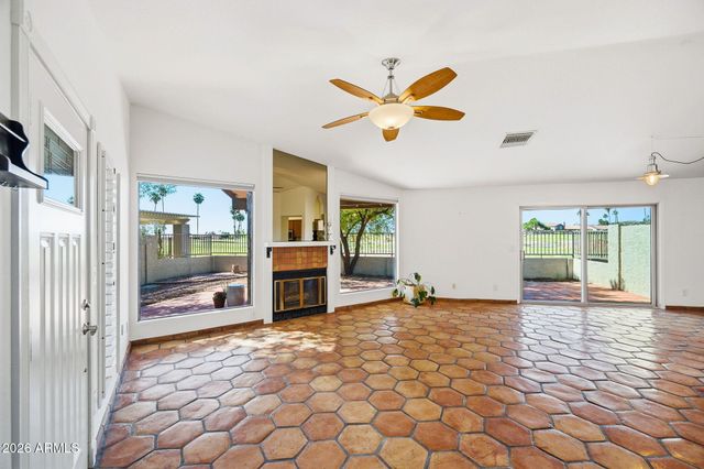 4237 E SANDIA Street, Phoenix, AZ 85044