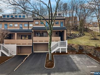207 Stephanie Drive, Caldwell, NJ 07006